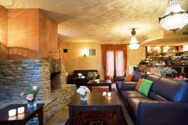 Отель La Casa Rossa Принос Экстерьер фото