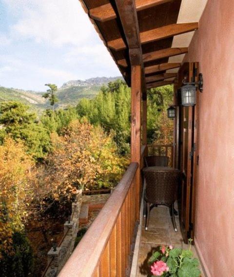 Отель La Casa Rossa Принос Экстерьер фото