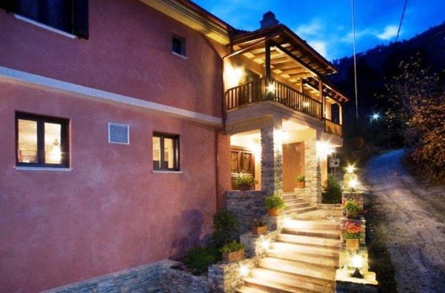 Отель La Casa Rossa Принос Экстерьер фото