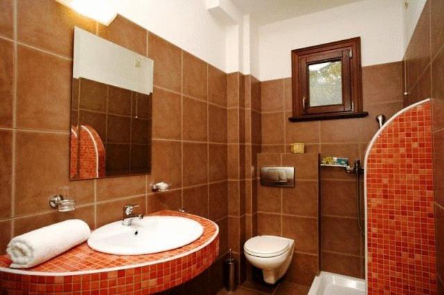 Отель La Casa Rossa Принос Экстерьер фото